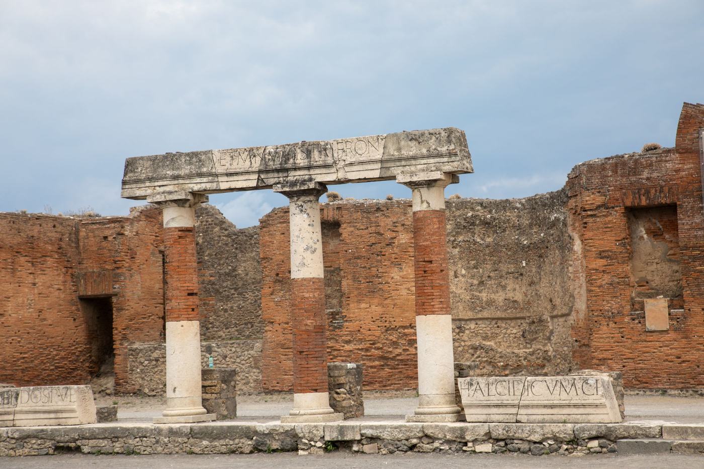 Ancient ruins experience in Italy