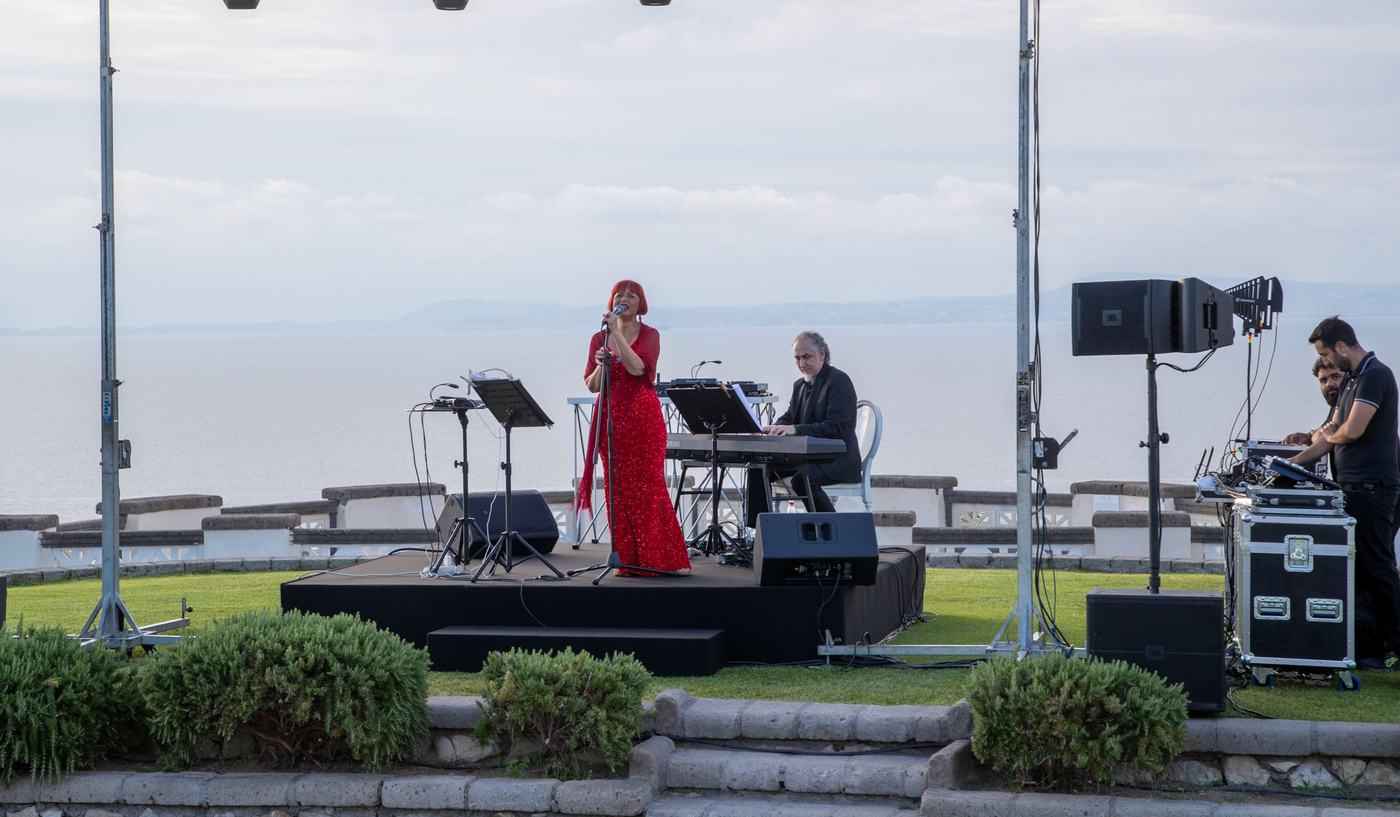 Live gala entertainment in Italy